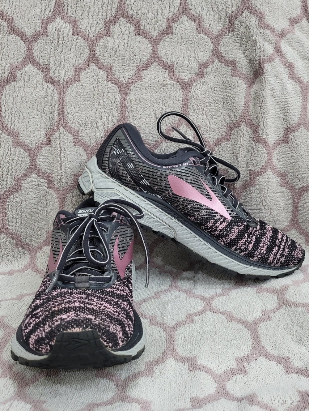 Brooks Ghost 10 Women's Black and Pink Knit Running Sneakers Size 8B